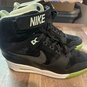 Women’s Nike sky High glow